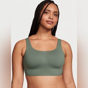 NWT Featherweight Max Sports Bra by Victoria’s Secret - 34C Faded Sage